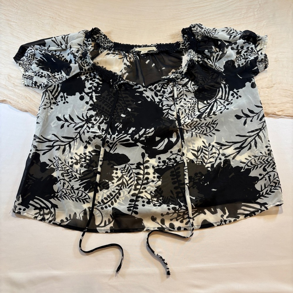 Jonathan Martin Womans Black/White Boho Sheer Floral Top Size‎ M
